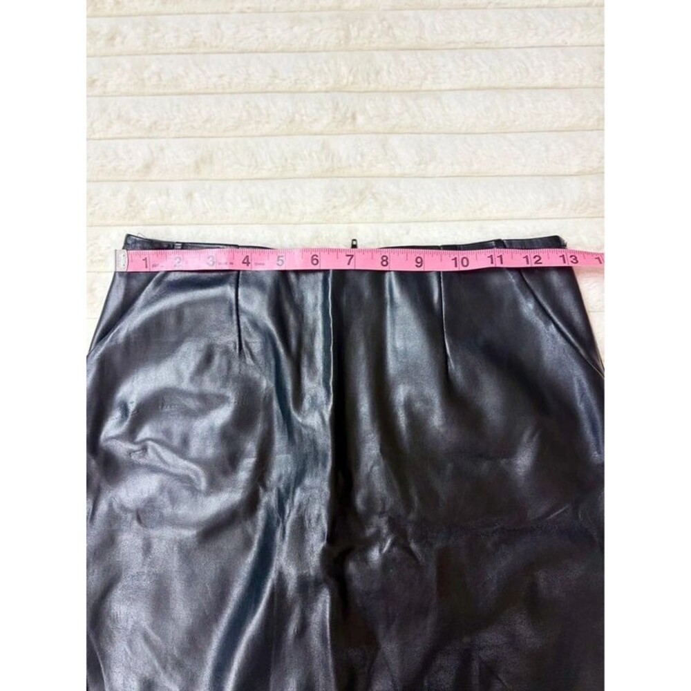 Windsor Vintage Faux Black Leather Mini Skirt Biker Curved Hem Size Small - Picture 5 of 5